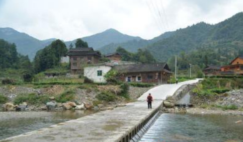 乡村游成旅游业新的增长极 少数民族村镇成旅游佳选