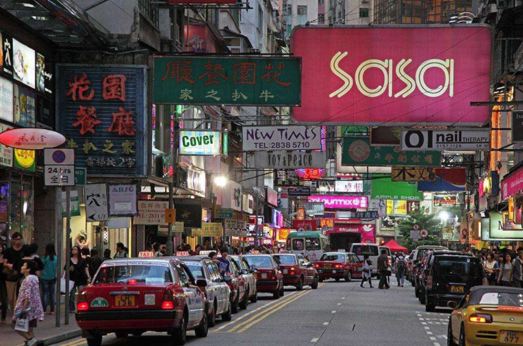内地游客访港次数提升 香港零售业逐渐走出寒冬