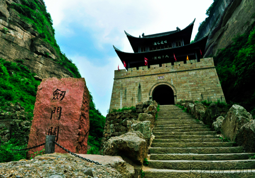 华侨城西部投资4.8亿认购剑门旅游80%股份 成其控股股东