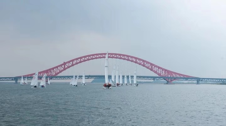 海上的速度与激情:一带一路全国帆船邀请赛在万博鱼度假区举行