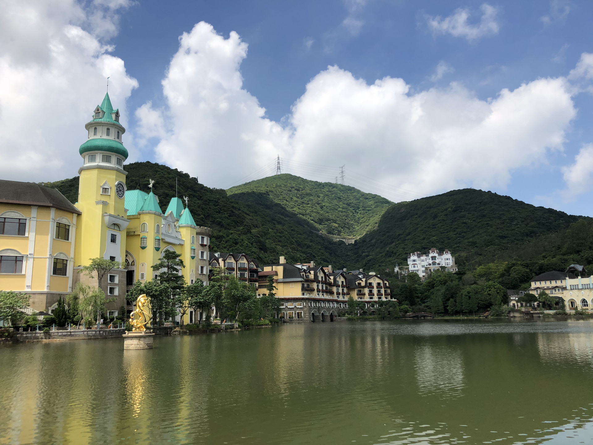华侨城6.8亿元摘地 小漠文旅小镇项目落地