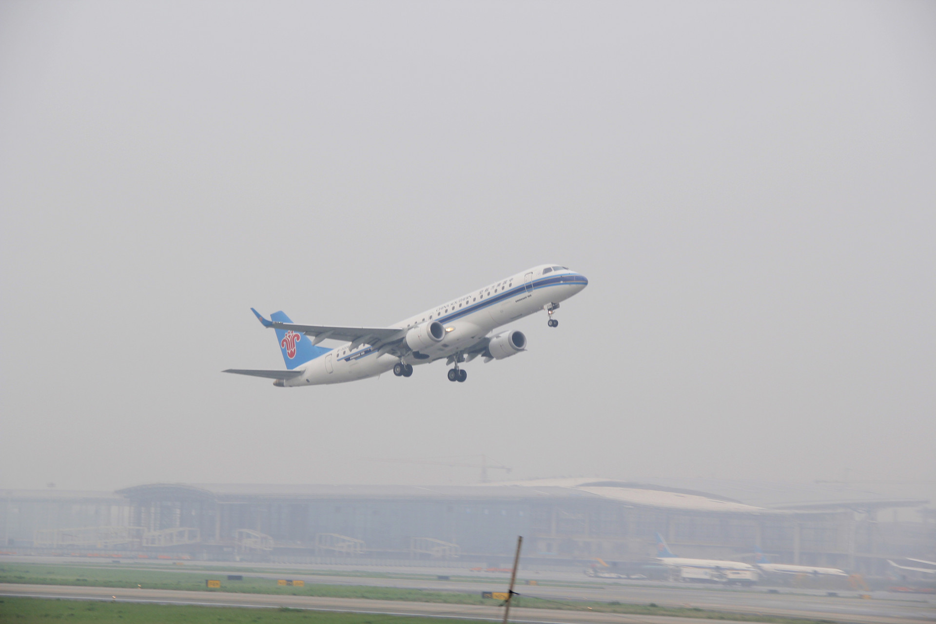 南航与美国航空开展全网络的常旅客合作