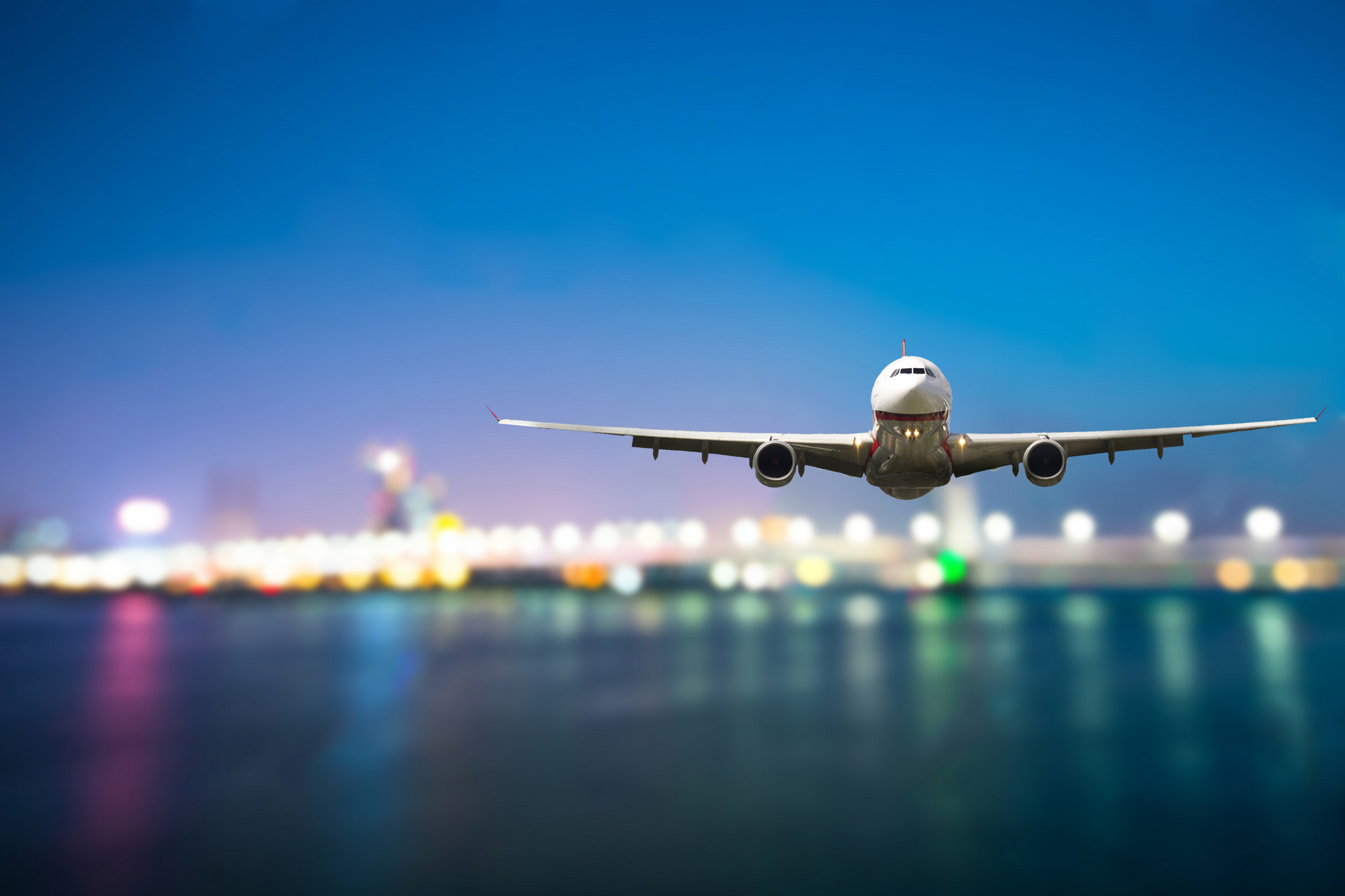 奥凯航空母公司35亿“卖身” 中小航司生存不易
