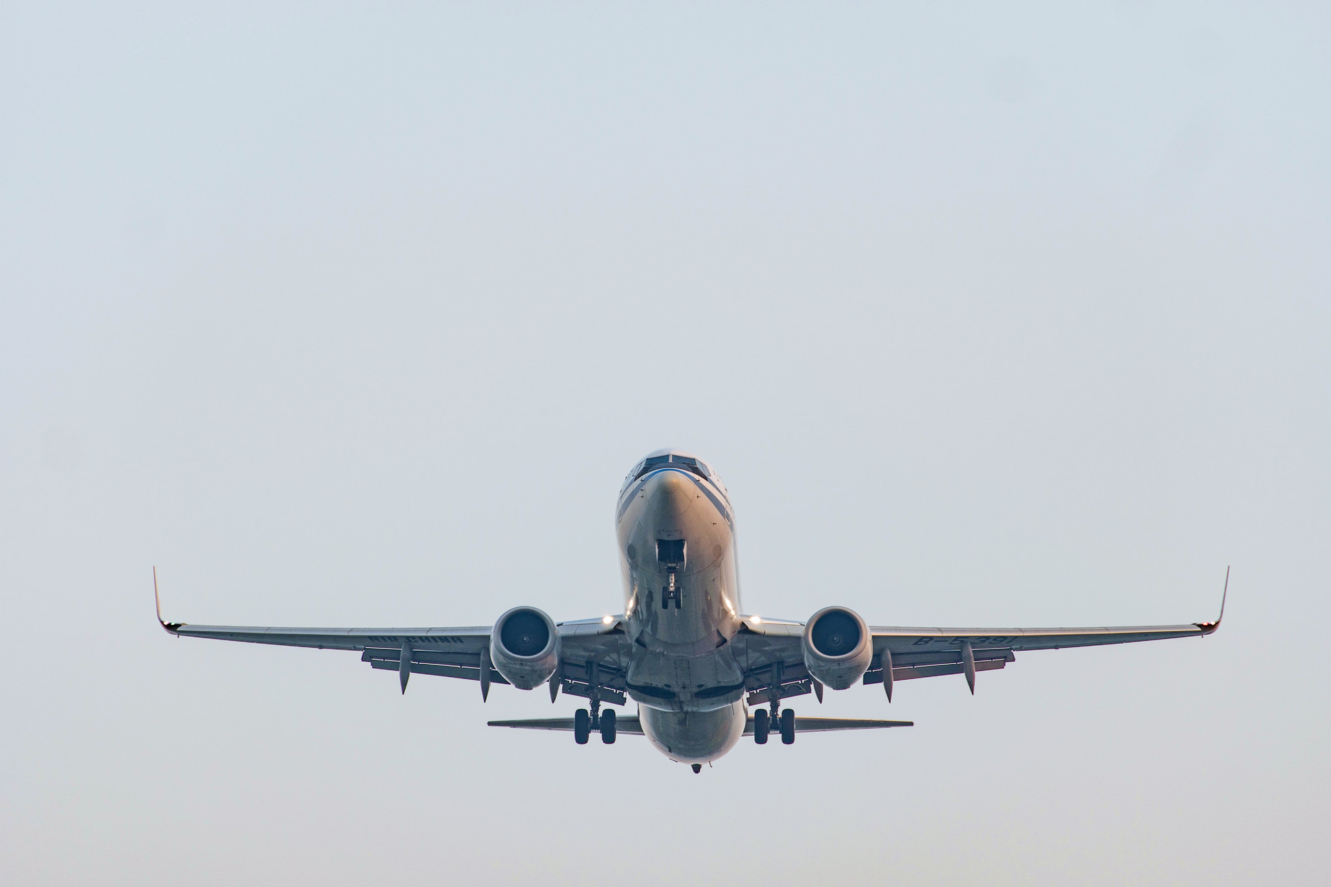 737 MAX修复仍不确定 美国两大航空公司延长停飞至 8 月