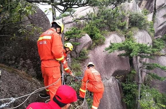 黄山景区实施首例有偿救援，驴友为任性埋单3206元