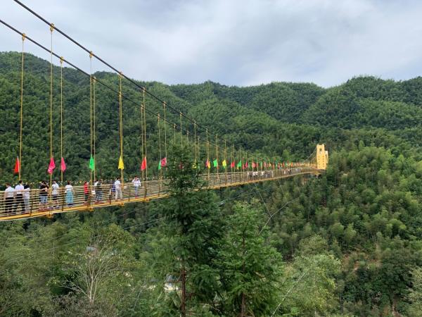 湖南浏阳田溪村脱贫经验：村民众筹资金搞旅游，分红七成利润
