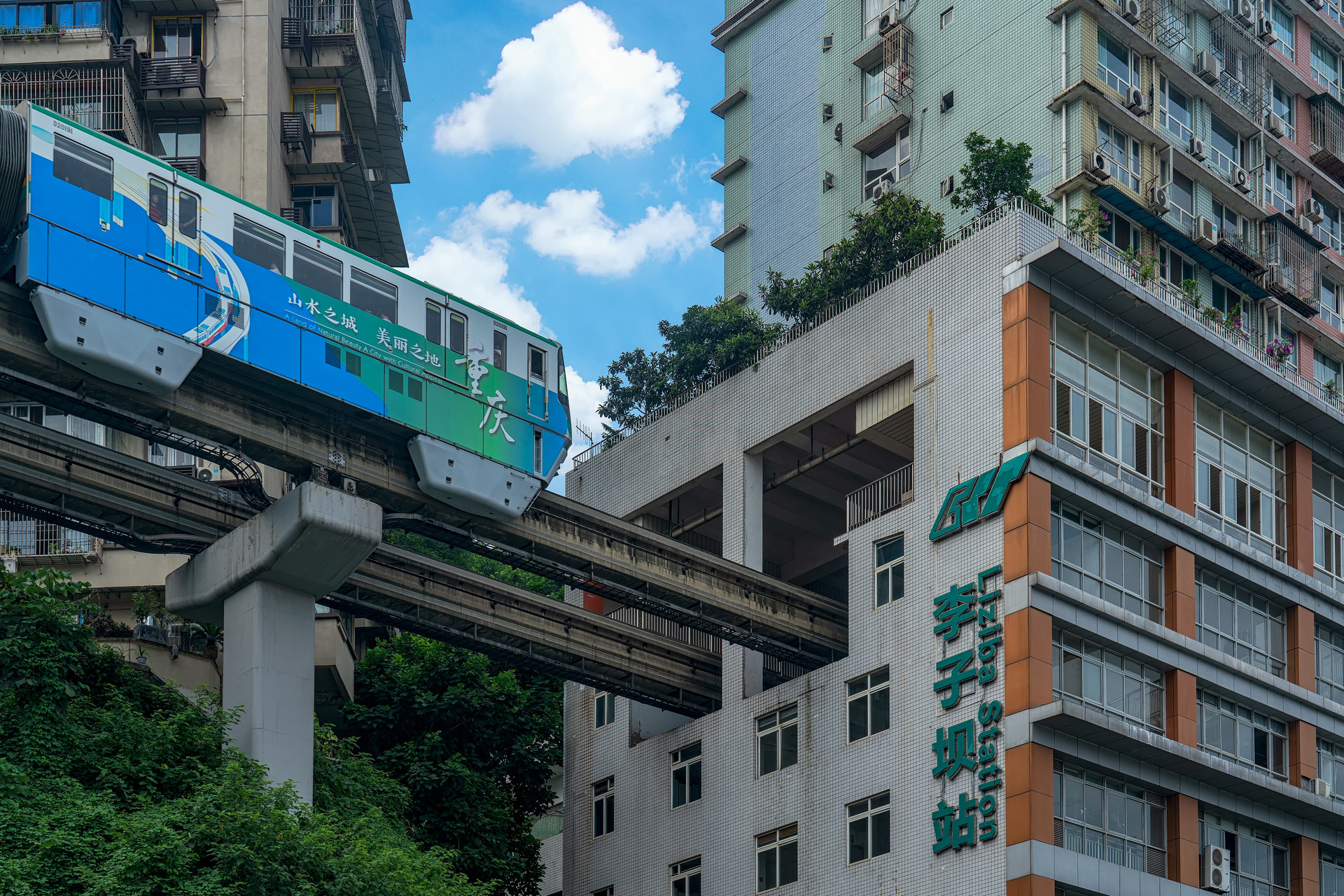 引导游客打卡好好拍照，让重庆变网红城市