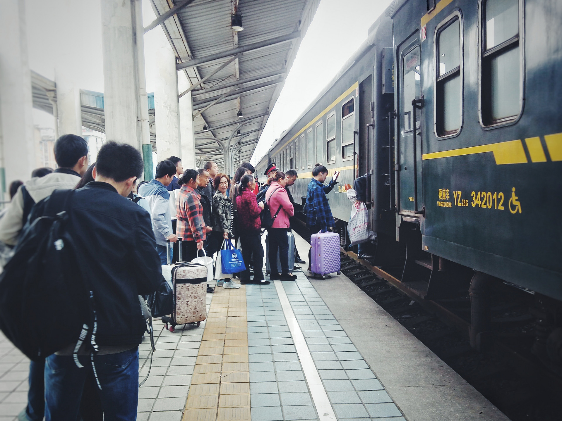 七部门齐发声保春运 今年全国旅客发送量约30亿人次