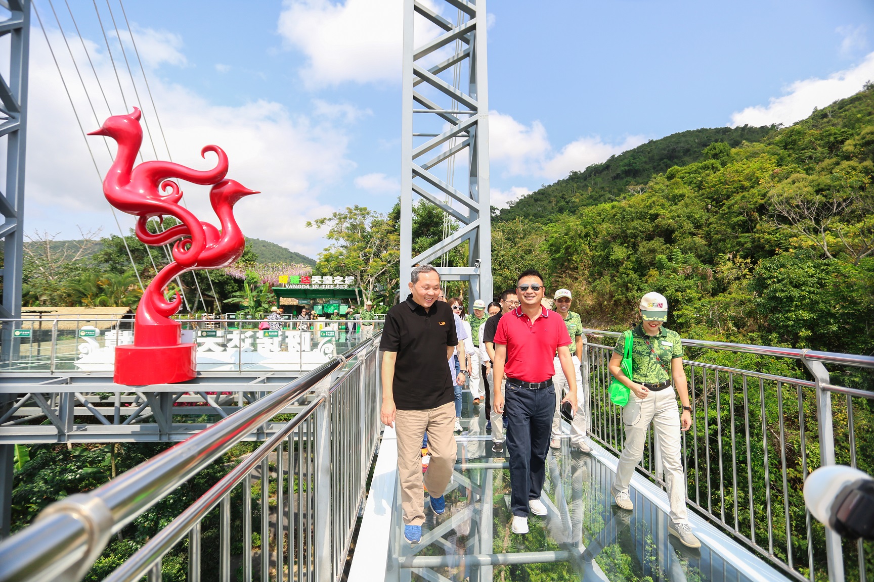 携程集团董事局主席梁建章赴呀诺达景区实地考察海南绿色旅游资源