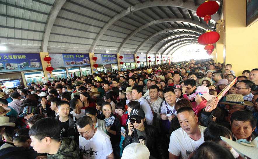 国庆首日全国共发送旅客总量6586万人次