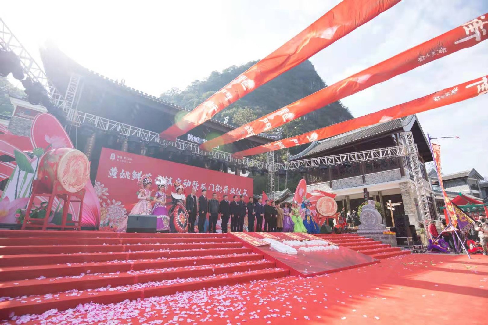 岭南股份文旅商业综合体黄姚龙门街焕新绽放
