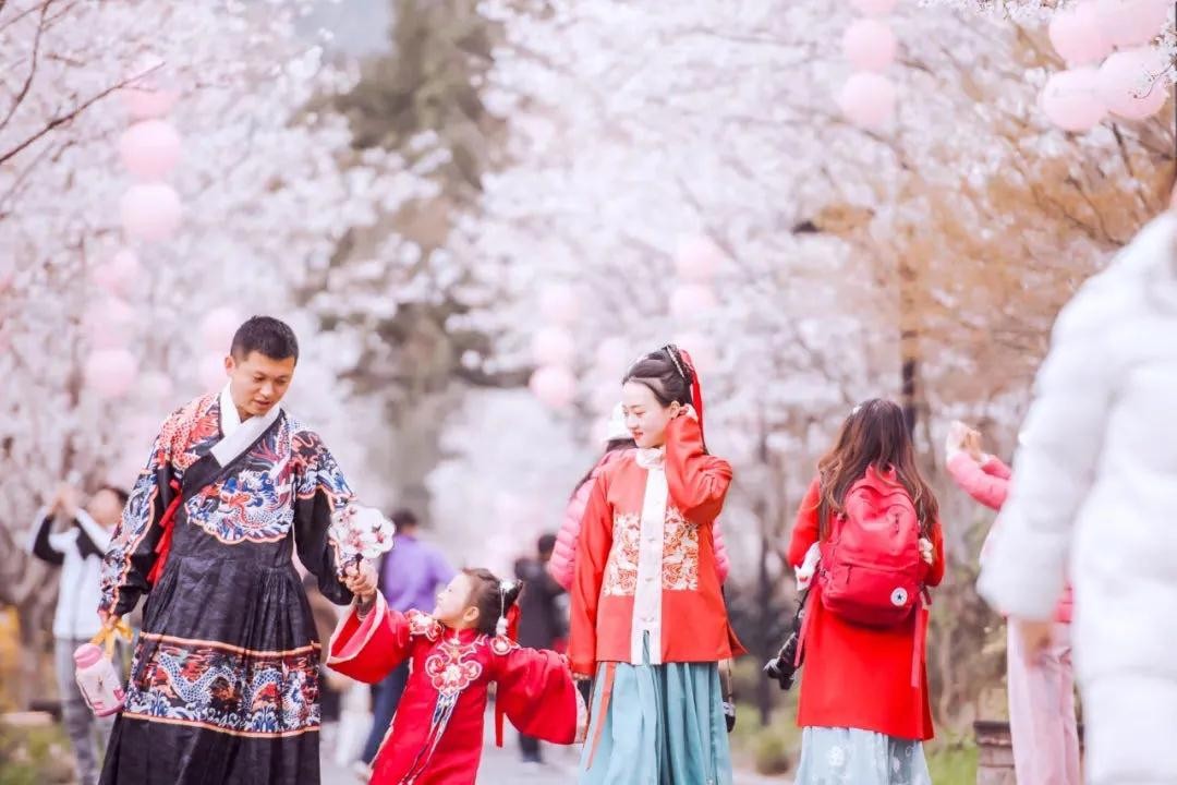 “汉服热”席卷中国景区