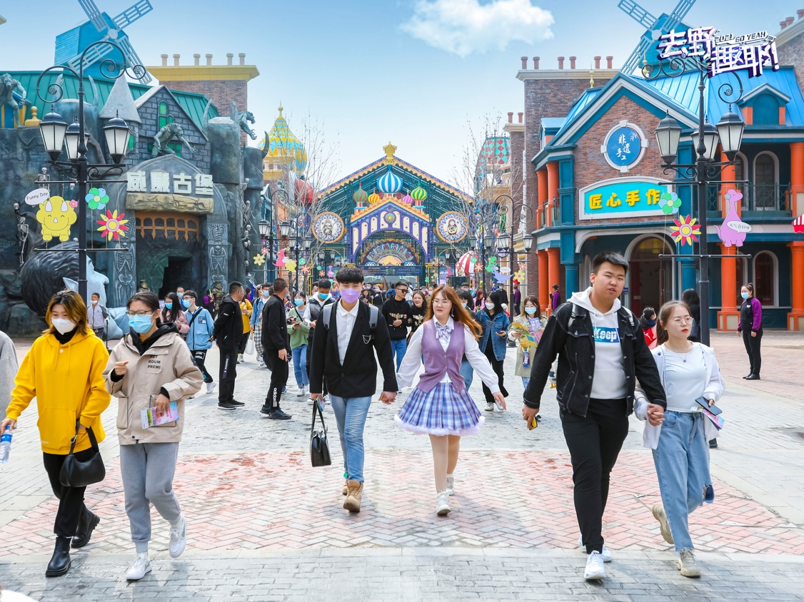 融创文旅：五一假期全国已开业综合体客流量同比增长137%