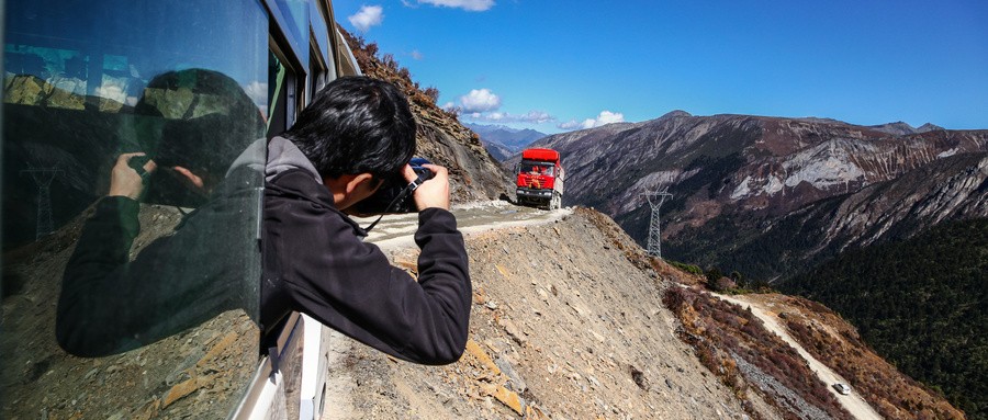 红色旅游与时俱进 年轻游客争相打卡