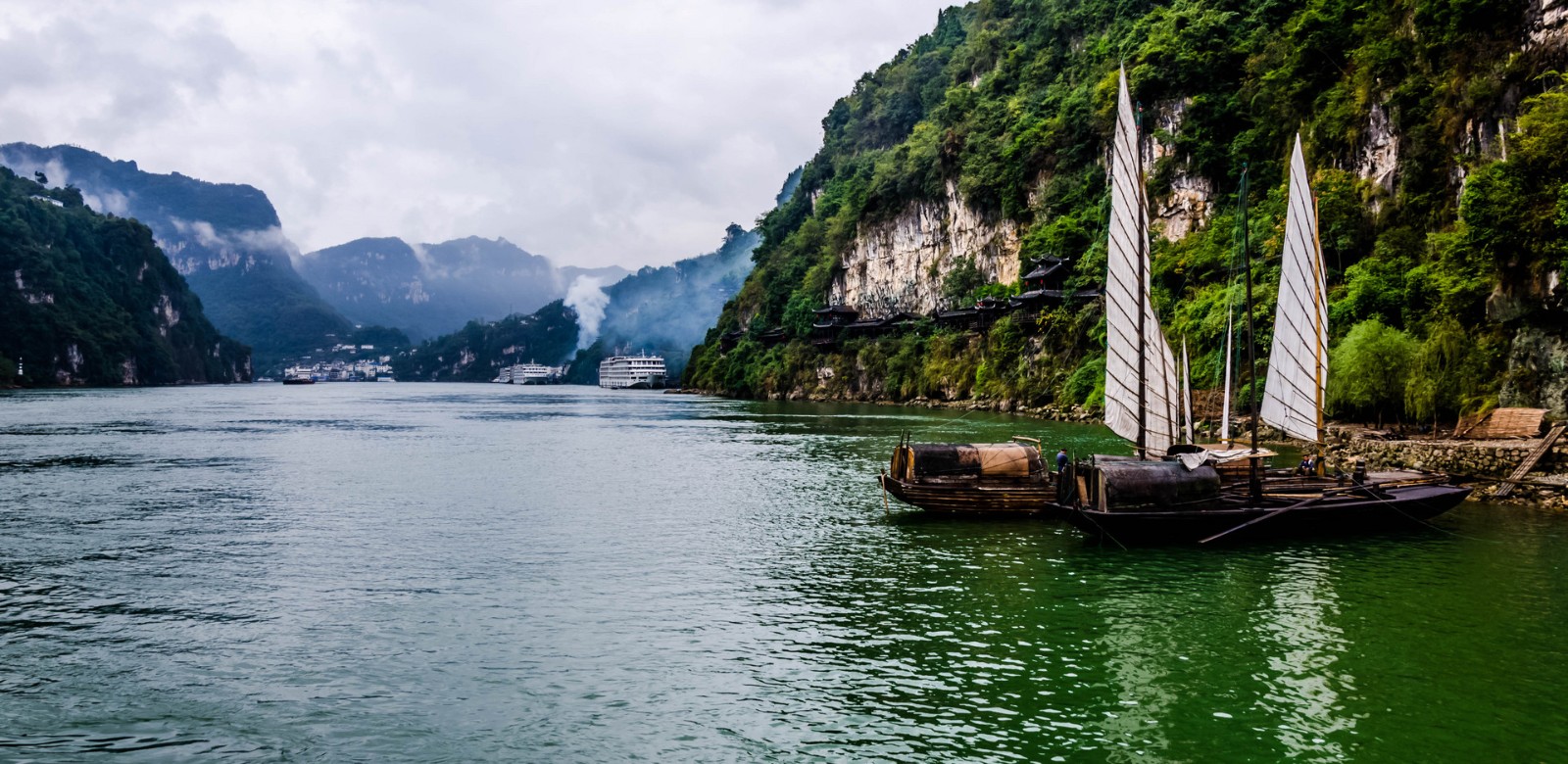 三峡旅游拟收购两公司股权