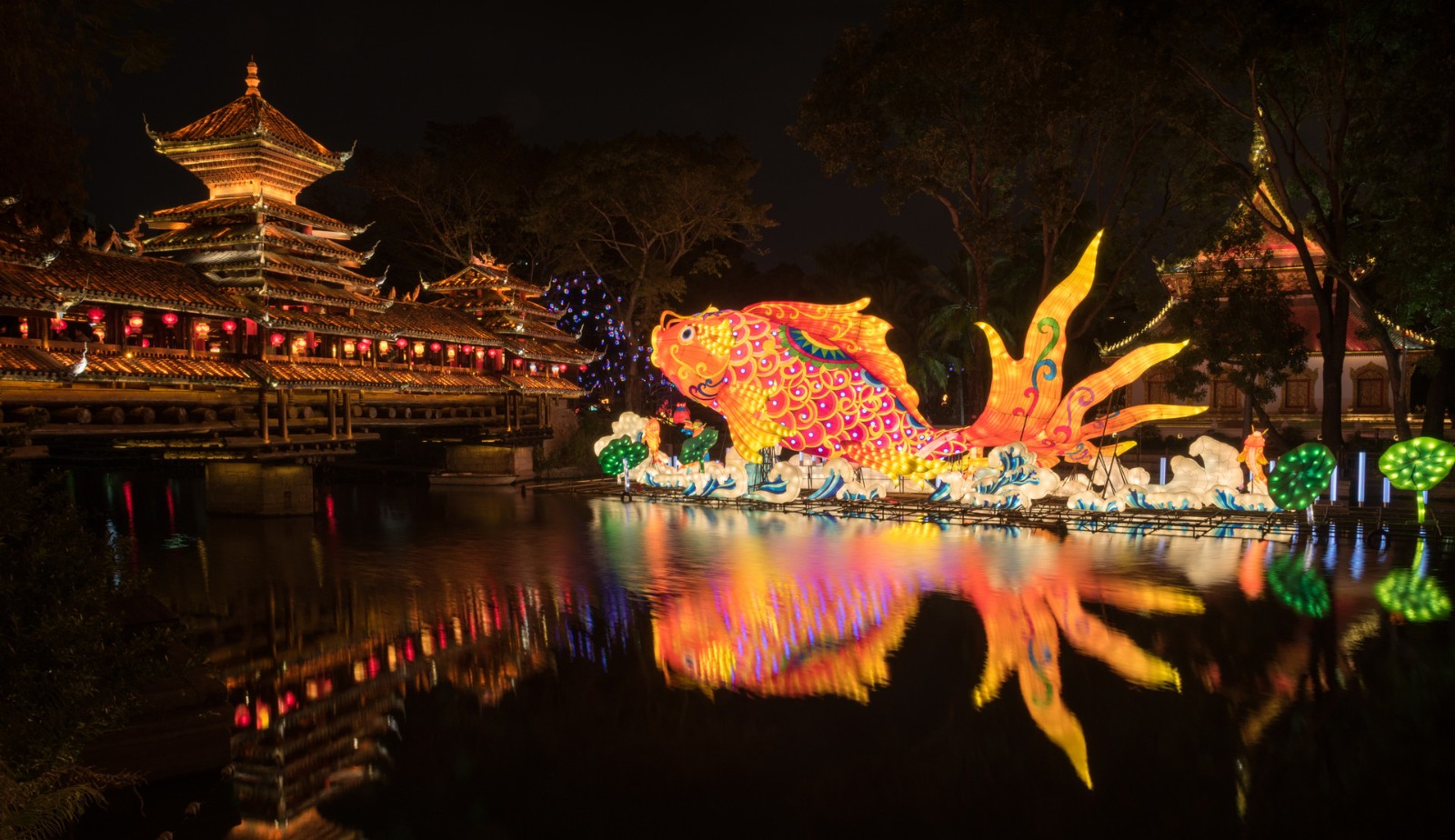 同程旅行与自贡中华彩灯大世界达成战略合作 推进景区数字化建设
