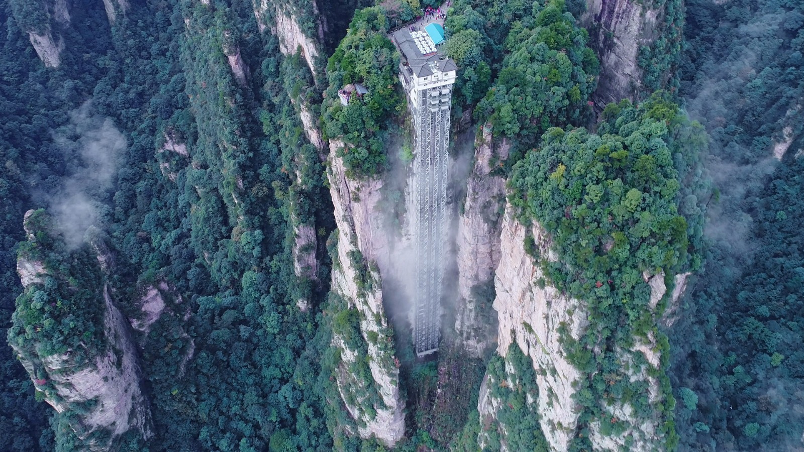 张家界2022年净亏损2.6亿元 购票游客人数同比下降36%