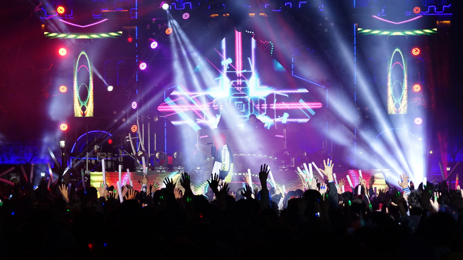 截至5月底全国营业性演出票房收入超110亿元