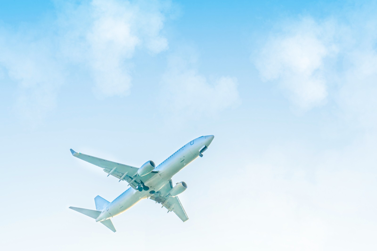 江北国际机场夏航季旅客吞吐量超2019年同期水平