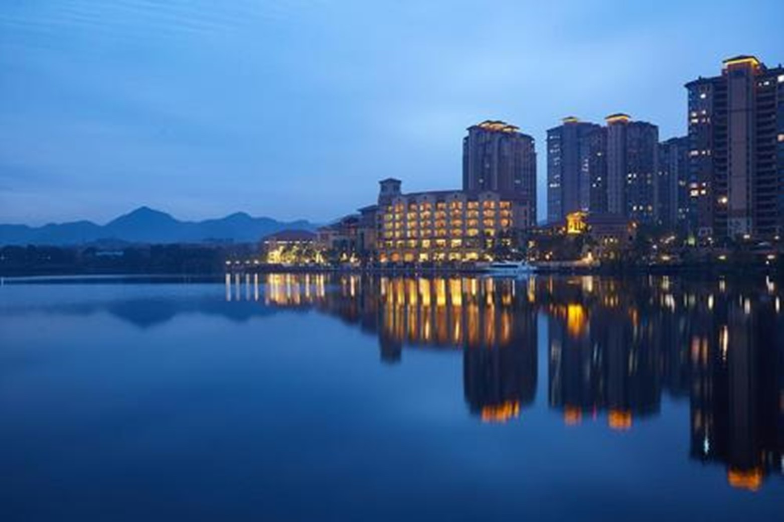 浙江黄龙酒店管理集团正式揭牌成立