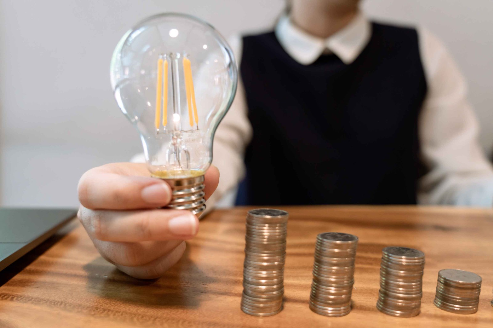 锦江酒店上半年营收68.06亿元 净利润5.23亿元