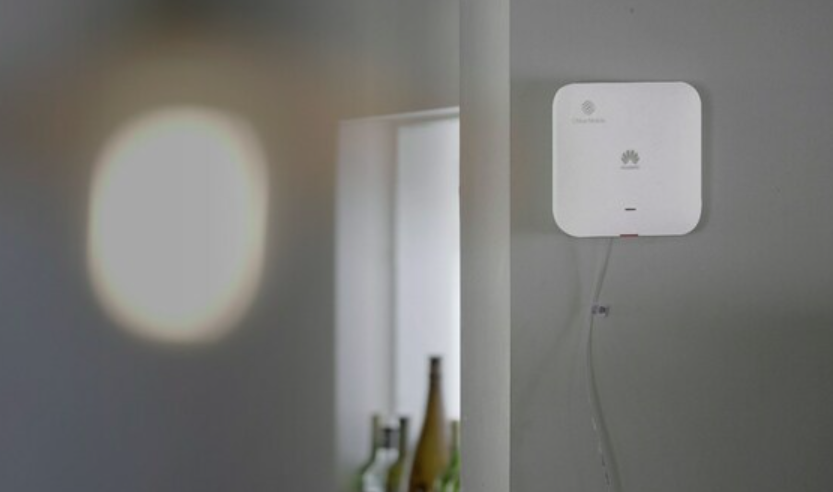 珠穆朗玛峰大本营部署高速Wi-Fi