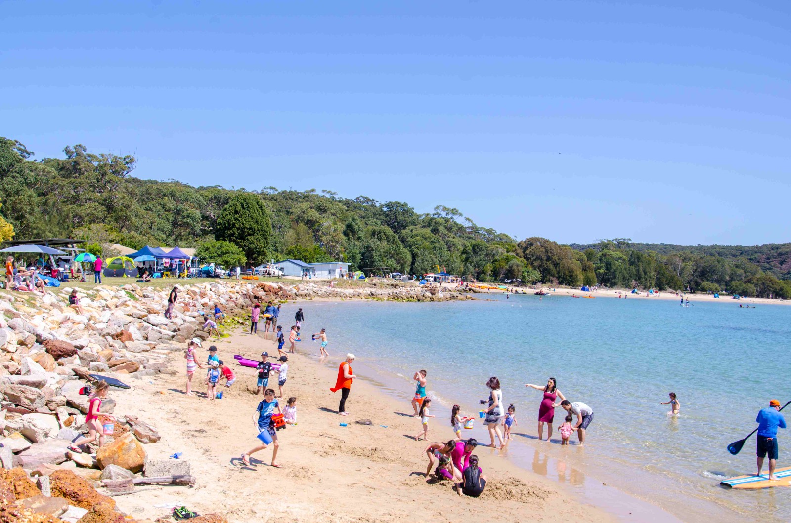 海南自贸港封关后首个春节假期接待游客超1232万人次，同比增长近三成