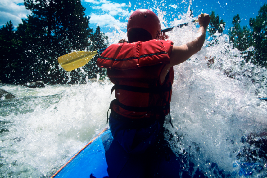 政府工作报告：积极发展赛事经济、冰雪经济、户外运动