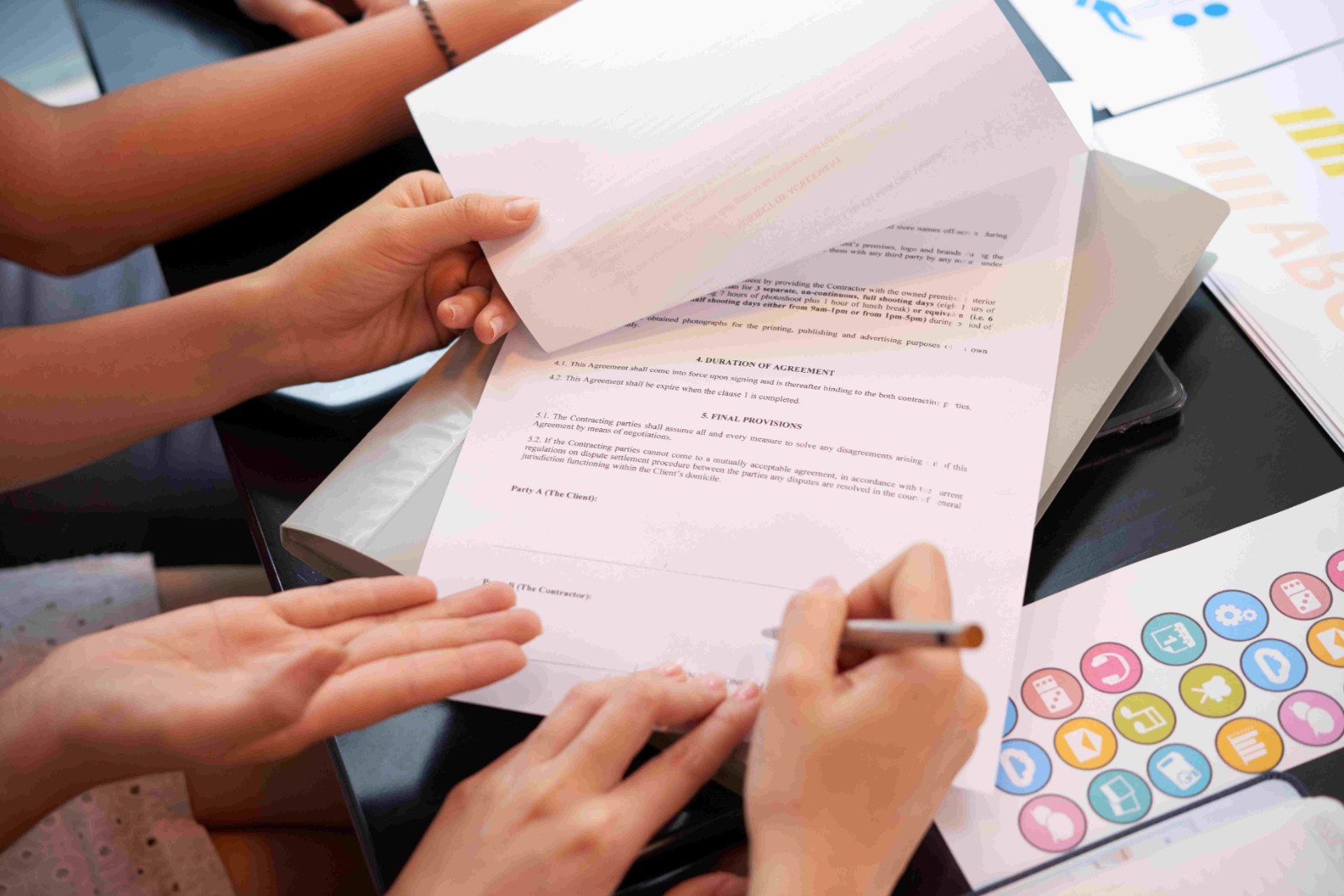 同程旅行、中国联合航空、万达酒店及度假村三方签约，共筑一站式出行服务新生态