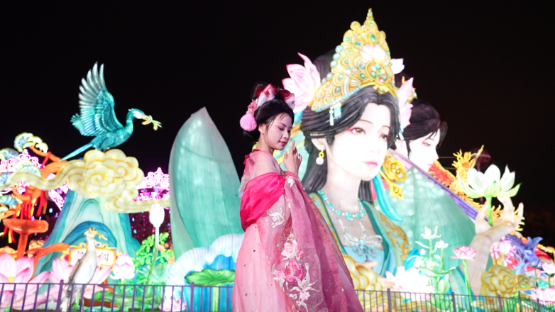 厦门夜游别只会逛海边了，厦门园博苑花灯乐园的双秀真的很能打